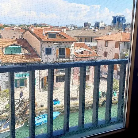 Апартаменты Charming & Parking By Anthea Homes